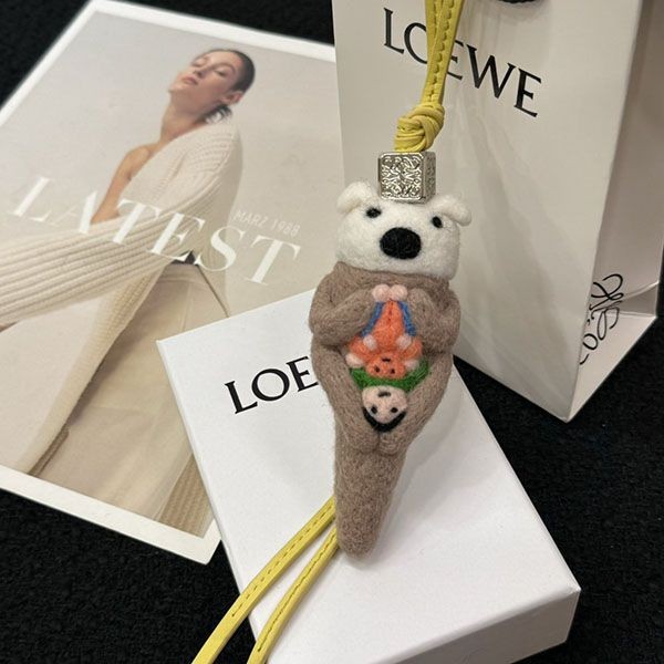 最新でオシャレ ロエベ カーフスキン 偽物 バッグチャーム lod88502